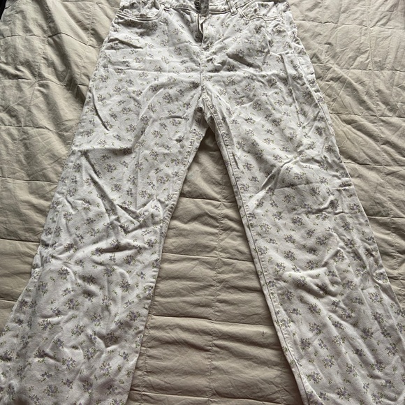 FLORAL HIGHWAISTED JEANS - Picture 2 of 3